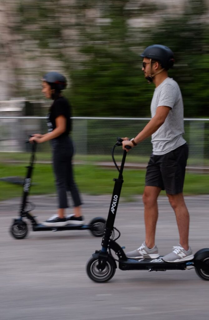 Should Both Feet Be Straight on a Scooter